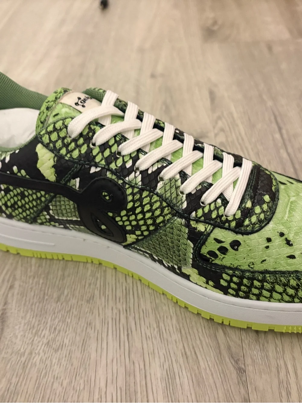 Geiger Men’s Neon Green Snake-Print Sneakers